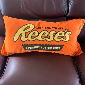 Reese’s pillow